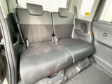 後部座席も気になるようなキズ・汚れやへたり等、大きなダメージはなく、良好な状態です。