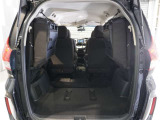 【ラゲッジスペース】サードシートをはね上げれば、広い荷室が出現。高さのある荷物も収まります。