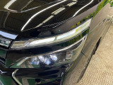 【LEDヘッドライト】悪天候や夜間走行時も良好な視界を確保し安心して運転できる高輝度LEDヘッドライトを装備!点灯速度が早く、消費電力も抑えられています。