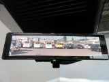 インテリジェントルームミラー装備後部の様子をカメラで映すので後席の人や荷物に視界を妨げられません通常のミラ-にも切り替えられます
