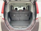 普段のお買い物や通勤、送迎等に十分な荷室スペースを確保しております。セカンドシートを倒すと、大きな荷物の積載も可能です♪