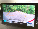 【バックカメラ】駐車時に後方がリアルタイム映像で確認できます。大型商業施設や立体駐車場での駐車時や、夜間のバック時に大活躍!運転スキルに関わらず、今や必須となった装備のひとつです!