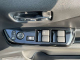 全席パワーウィンドウとなっています。運転席はオートになっているのでワンタッチ開閉することが出来ます。