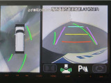 パノラミックビューモニター付きです。車両を上から見た様な映像を画面に表示。運転席からの目視だけでは見にくい、車両周辺の状況をリアルタイムでしっかり確認出来ます。