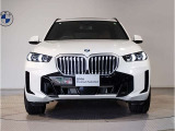【キドニーグリル】BMWは約90年もの間、ほぼ全ての車両にひと目でBMWだと分かるこの特徴的なフロントグリルが備えられ、デザイン・アイコンとして親しまれてきました。