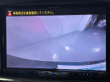 【バックモニター】後ろのカメラの映像をモニターに映し出すことができます!後方の見えない死角や、障害物との距離感をしっかり確認することができます!駐車が苦手な方におすすめです。