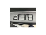 全席パワーウィンドウとなっています。運転席はオートになっているのでワンタッチ開閉することが出来ます。