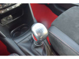 貴重な左ハンドル6速MT車でございます!