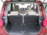 後席シートを倒すことで、より広くラゲッジスペースをお使いいただけます♪