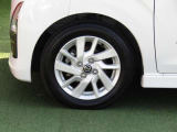 純正14インチアルミ付きです。お手入れのしやすいデザイン