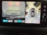 マルチビューカメラシステム搭載車です。お車の周囲を全方位でカバーします。後方・前方・両脇と、コンディションが悪い視界でもカラーモニターに映し出した映像がドライバーをサポートします。