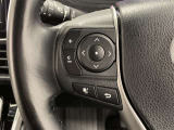 ステアリングスイッチ付き。前方から目を離すことなく操作することが可能です。