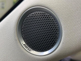【BOSEサウンドシステム】メーカーオプションの高品位サウンドシステムを搭載。専用のチューニングが施された大小様々なスピーカーから良質なサウンドが奏でられ、臨場感あふれる音響空間を演出します。