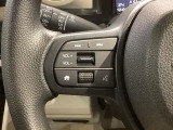 ステアリングにオーディオ操作スイッチが付いています。オーディオ画面に直接タッチしなくても操作が出来ますので、運転に集中できます。