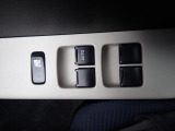 窓の開閉は電動(パワーウィンド)になりますので、便利ですよね。