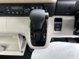 【電動パーキング&ブレーキオートホールド】信号待ちでもブレーキを踏み続ける必要がなく、快適で安心なドライブをサポートします。