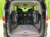 後席を跳ね上げると、これだけの広さが!シーンに合わせたシートアレンジで、大きな荷物も積むことが出来ます♪