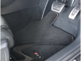 OP紹介・S/RSモデル専用フロアマット プレミアムスポーツ(Audi RS3 / ブラック / RHD) 132,000円