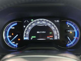 とっても見やすいメーターです。夜間時はラグジュアリーな気分にさせてくれる照明が魅力ですので、夜のドライブも楽しみになりますよ♪