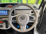 インテリアに合わせたデザインのステアリングは、運転される方のことも考え、運転しやすい形状、大きさです。是非一度、実際に触ってお確かめください。