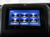 センターパネルにスッキリと収まった純正オーディオです!お気に入りの音楽・ラジオを聴きながら楽しいドライブをお楽しみくださいね♪