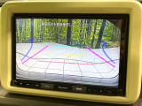 【バックカメラ】駐車時に後方がリアルタイム映像で確認できます。大型商業施設や立体駐車場での駐車時や、夜間のバック時に大活躍!運転スキルに関わらず、今や必須となった装備のひとつです!