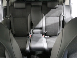 後部座席もゆったり座れます。