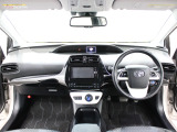 操作性に優れた運転席となります!小物入れや各ボタンの配置にこだわり、使いやすいです!座り心地もよく視認性も良好なのでロングドライブもお任せ下さい!