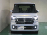明度の高いLEDヘッドライトで、夜間の運転も安心です。