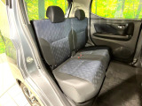 後部座席も気になるようなキズ・汚れやへたり等、大きなダメージはなく、良好な状態です。