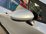 電動格納ミラーです!狭い道路や狭い駐車場など有ると助かります♪