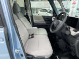 ドライバーへの負担がかかりすぎないように設計され、運転の疲労を軽減したシートになっております