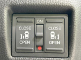 【両側パワースライドドア】スマートキーや運転席のスイッチで後席両側スライドドアの開閉が可能♪電動だから力を入れてドアを開ける必要が無く、小さなお子様でも簡単に開け閉めでき快適です♪