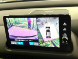 【マルチビューカメラシステム】専用のカメラにより、上から見下ろしたような視点で360度クルマの周囲を確認することができます☆死角部分も確認しやすく、狭い場所での切り返しや駐車もスムーズに行えます。