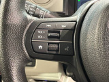 ステアリングにオーディオ操作スイッチが付いています。オーディオ画面に直接タッチしなくても操作が出来ますので、運転に集中できます。