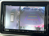 【360度カメラ】全方位モニターを装備し、車両の周囲を上空から見下ろすように映像で確認可能。駐車や狭い道での操作をサポートし、安全性を高めます。