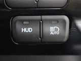ヘッドアップディスプレイ搭載!運転中でも前を見たまま速度や案内をチェックできます!目線移動が少なく、安心してドライブを楽しめる大変便利な装備です!