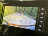 【バックカメラ】駐車時に後方がリアルタイム映像で確認できます。大型商業施設や立体駐車場での駐車時や、夜間のバック時に大活躍!運転スキルに関わらず、今や必須となった装備のひとつです!