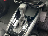 電子パーキングですので、簡単に操作可能です!!またシフトレバーはとてもスムーズに操作しやすく、スタイリッシュなデザインとなっております!!