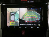 パノラミックビューモニター搭載。カメラで車両周囲の状況を映し出すため、狭い場所での駐車などに役立ちます。