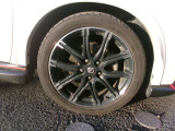 純正アルミホイール付です。鉄ホイールと違って軽いので燃費も良くなります。