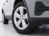 5スポーク7.5J&times;18インチシルバーアルミホイール。衝突回避・被害軽減ブレーキシステムをはじめとする先進安全・運転支援機能を標準装備。