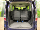 普段のお買い物や通勤、送迎等に十分な荷室スペースを確保しております。セカンドシートを倒すと、大きな荷物の積載も可能です♪