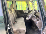 運転席シート廻りは使用感も少なく、良好な状態となっています。前オーナー様が丁寧に使っていたことがよくわかりますね。