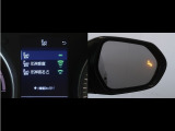 隣車線を走る車両をレーダーで検知し、ドアミラーでは確認しにくい後側方エリアに存在する車両に加え、急接近してくる車両も検知します。車両を検知するとドアミラーに搭載されたLEDインジケーターが点灯します。