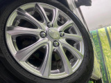 【14インチアルミホイール】外観にマッチしたアルミホイールを装着しております。各種アルミホイールや、スタッドレスタイヤも取扱いしております。是非ご相談ください♪