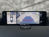狭い場所での駐車やすれ違いなどでより的確な運転操作に役立つ360&deg;ビューモニターが装備されています。