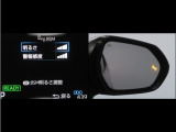 隣車線を走る車両をレーダーで検知し、ドアミラーでは確認しにくい後側方エリアに存在する車両に加え、急接近してくる車両も検知します。車両を検知するとドアミラーに搭載されたLEDインジケーターが点灯します。