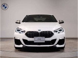 ☆BMWの代名詞とも言える【キドニーグリル】一目見ただけでBMW車であると認識できる確固たるアイコンとして存在感を放ちます☆