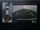 パノラミックビューモニター付きです。車両を上から見た様な映像をディスプレイオーディオ画面に表示。運転席からの目視だけでは見にくい、車両周辺の状況をリアルタイムでしっかり確認出来ます。